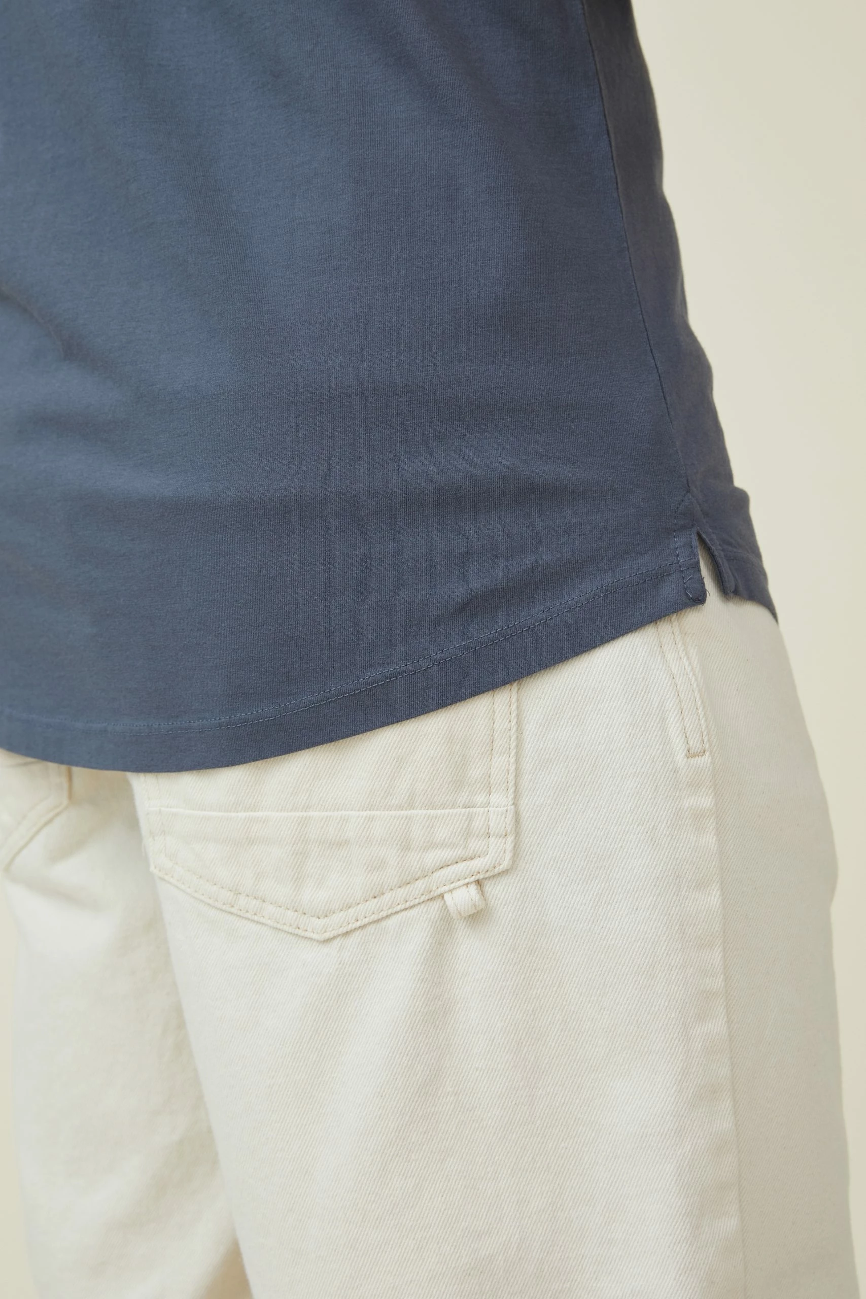 Cotton On Men Organic Longline T-Shirt 6 Cotton On Men Organic Longline T-Shirt - Image 4