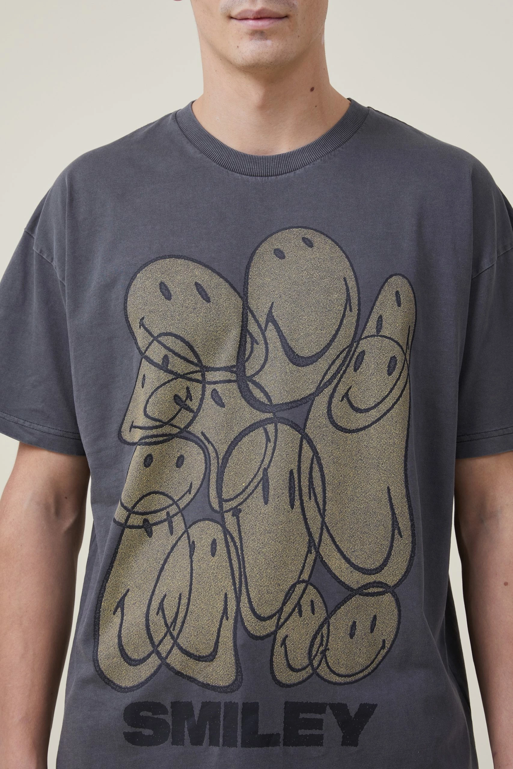 Cotton On Men Smiley Oversized T-Shirt 6 Cotton On Men Smiley Oversized T-Shirt - Image 4